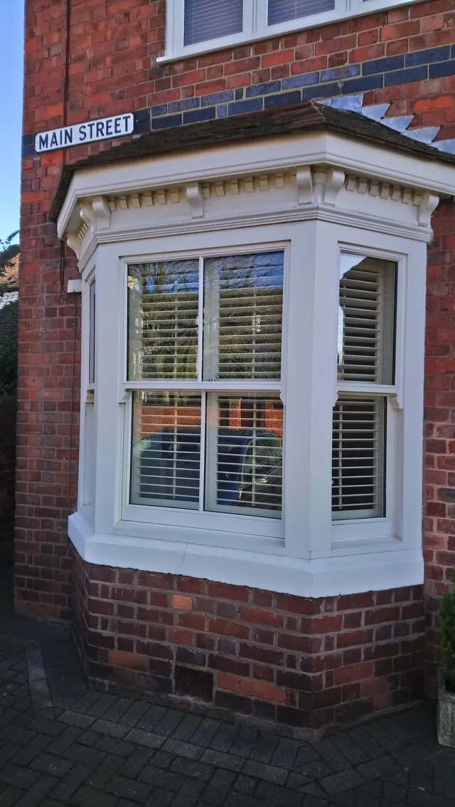 ExtraspecialbaywindowshuttersAberystwythPlantationShutters01970690058WalesShutterscymruPlantationShutters 640w