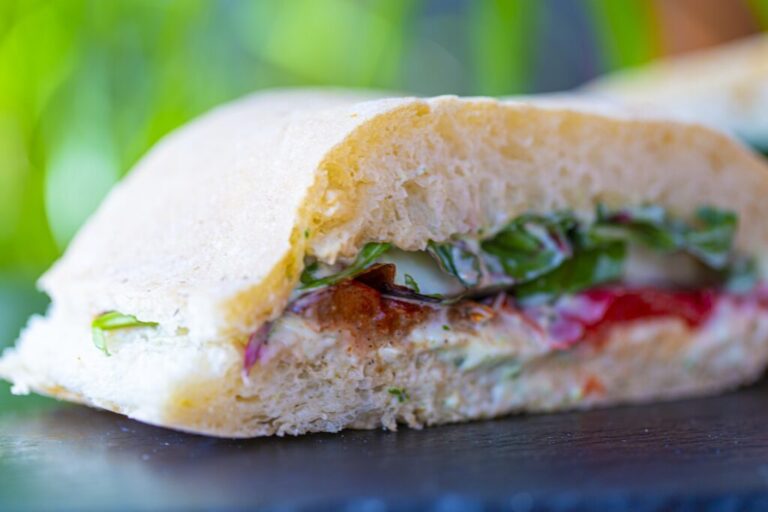 HalloumiPestoMayo 074A3265e 20 1024x683 1 768x512